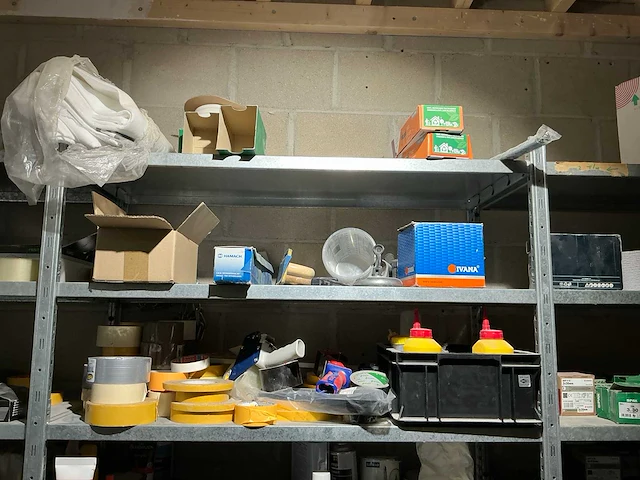 Divers gereedschap en bevestigingsmaterialen - afbeelding 24 van  26
