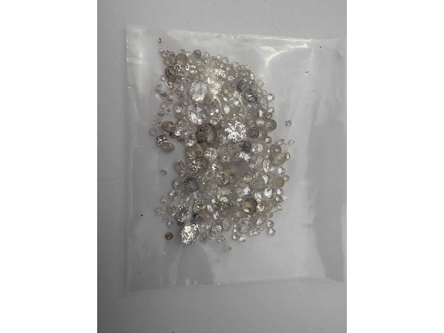 Divers geslepen diamant ca 19kt - afbeelding 2 van  4