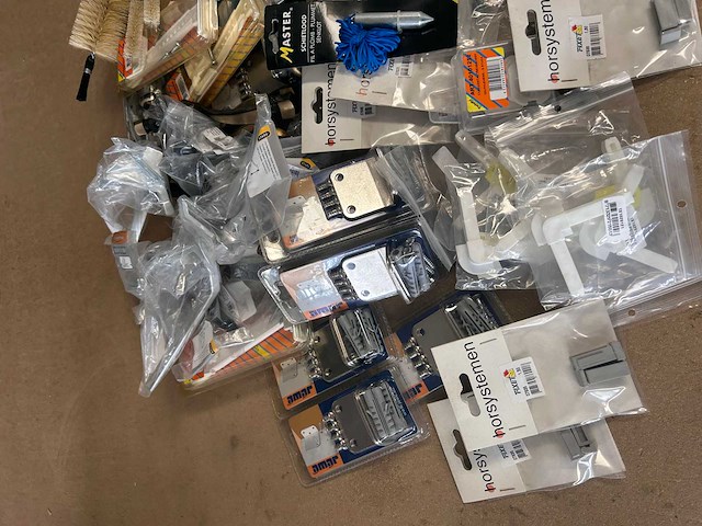 Divers hang en sluitwerk - afbeelding 2 van  3