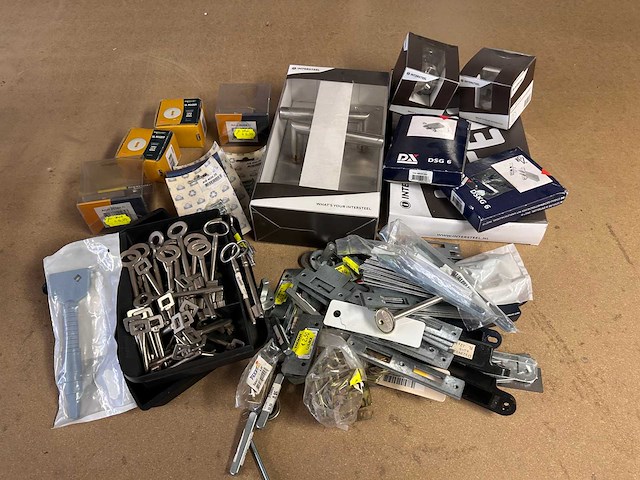 Divers hang en sluitwerk - afbeelding 1 van  3