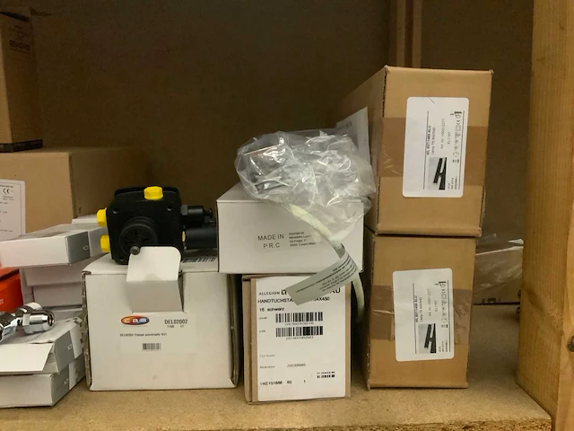 Divers installatie materiaal en sanitair onderdelen (28x) - afbeelding 4 van  9