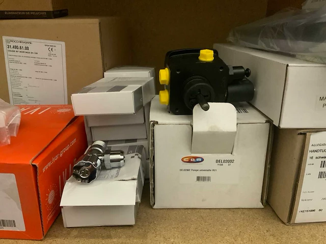 Divers installatie materiaal en sanitair onderdelen (28x) - afbeelding 5 van  9