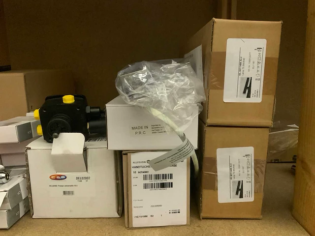 Divers installatie materiaal en sanitair onderdelen (28x) - afbeelding 9 van  9