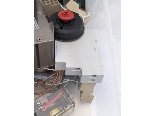 Divers installatiemateriaal o.a. abb, moeler, luze - afbeelding 5 van  20
