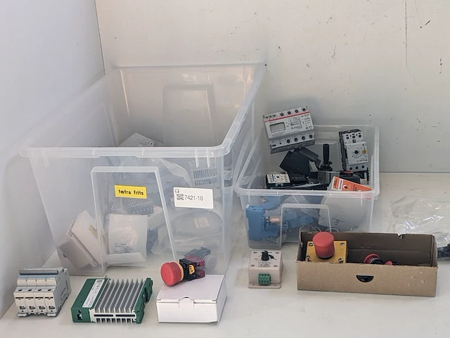 Divers installatiemateriaal o.a. abb, moeler, luze - afbeelding 1 van  20