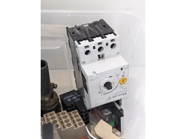 Divers installatiemateriaal o.a. abb, moeler, luze - afbeelding 20 van  20