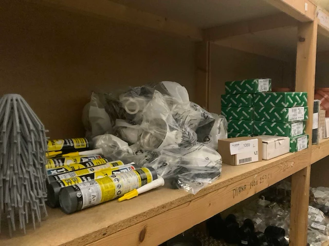 Divers installatiemateriaal - afbeelding 1 van  8