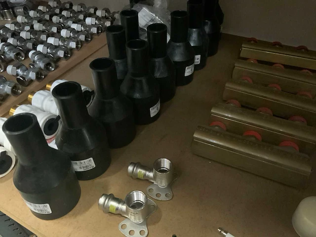 Divers installatiemateriaal - afbeelding 5 van  8