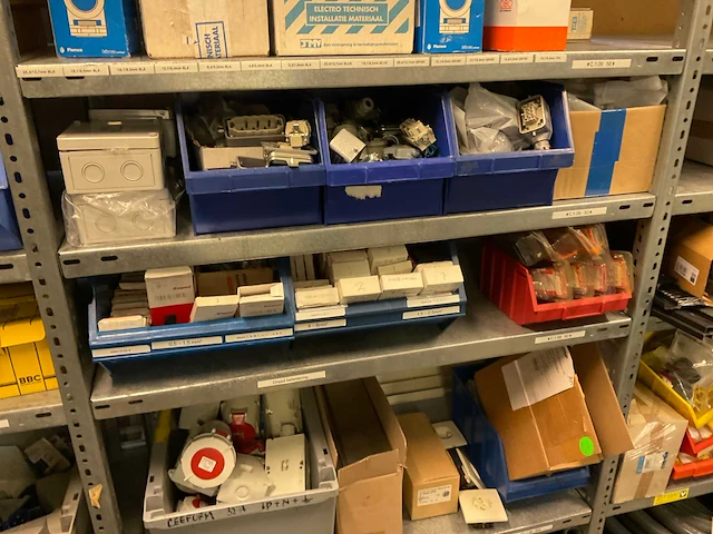 Divers installatiemateriaal - afbeelding 21 van  34