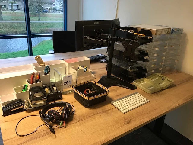 Divers kantoorgerei - afbeelding 1 van  15