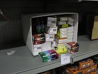 Divers kindervuurwerk in doos w.o. knetterslagen en bengaals vuurwerk. totaal ca. 85 verpakkingen - afbeelding 2 van  3