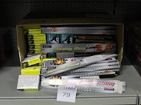 Divers kindervuurwerk in doos w.o. sterretjes en lightning duo´s - afbeelding 1 van  2