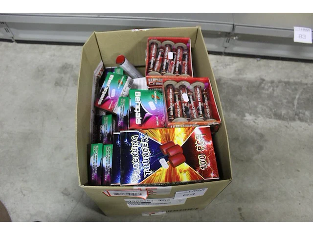Divers kindervuurwerk in doos - afbeelding 2 van  2