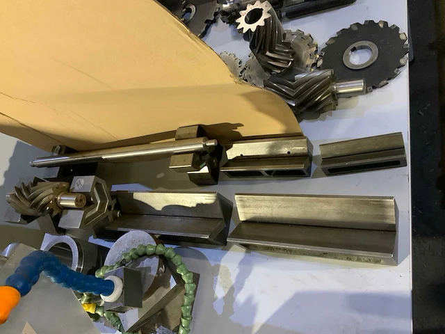 Divers kotter en freesgereedschap - afbeelding 6 van  19