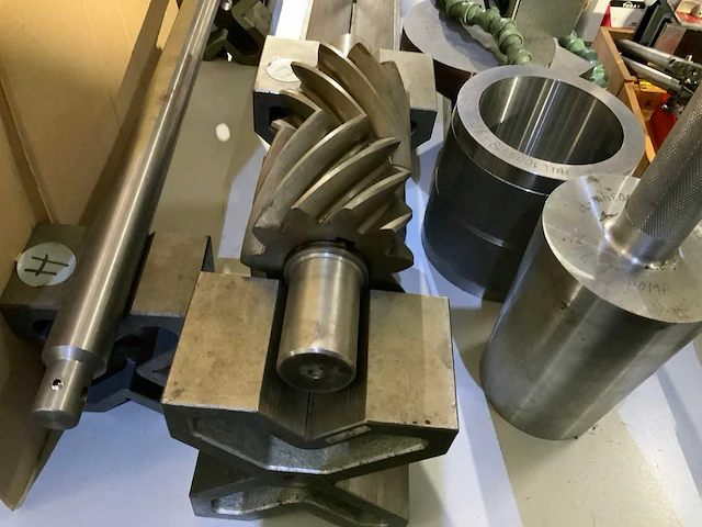 Divers kotter en freesgereedschap - afbeelding 8 van  19