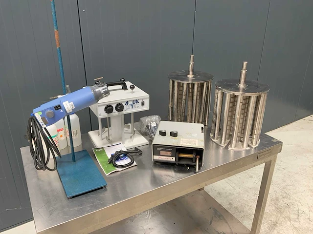 Divers laboratoriumapparatuur en equipment - afbeelding 1 van  7