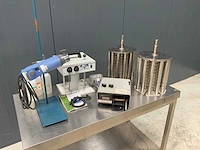 Divers laboratoriumapparatuur en equipment - afbeelding 1 van  7