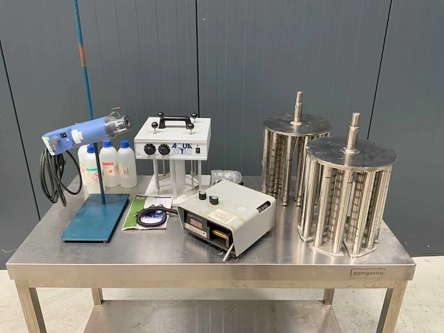 Divers laboratoriumapparatuur en equipment - afbeelding 2 van  7