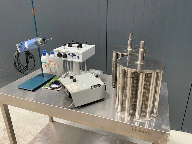 Divers laboratoriumapparatuur en equipment - afbeelding 3 van  7