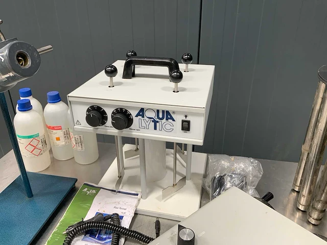 Divers laboratoriumapparatuur en equipment - afbeelding 4 van  7