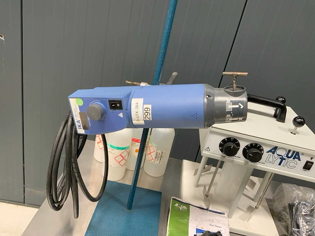 Divers laboratoriumapparatuur en equipment - afbeelding 5 van  7