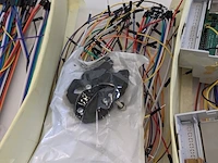 Divers schakelmateriaal - afbeelding 3 van  7