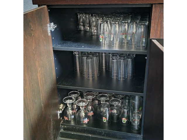 Divers servies en decoratie - afbeelding 3 van  15