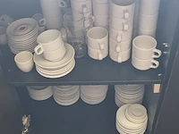 Divers servies en decoratie - afbeelding 6 van  15