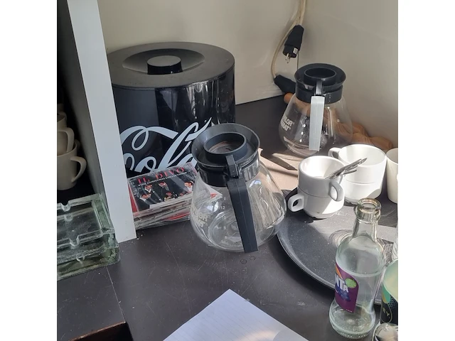 Divers servies en decoratie - afbeelding 9 van  15