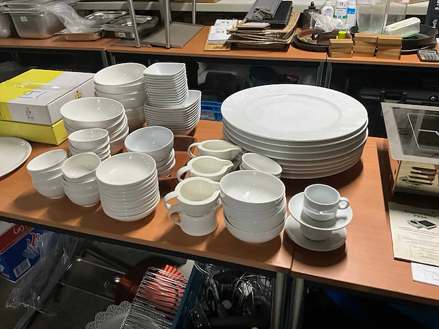 Divers servies - afbeelding 1 van  7