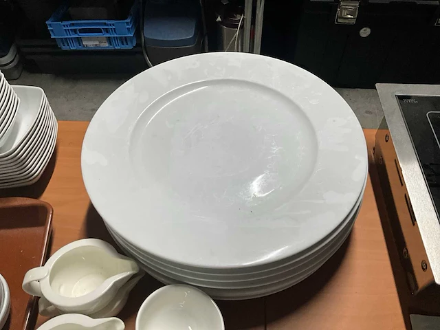 Divers servies - afbeelding 3 van  7