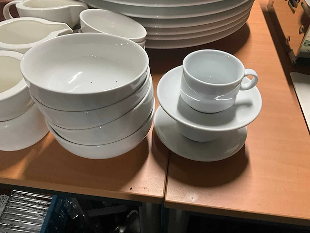 Divers servies - afbeelding 4 van  7
