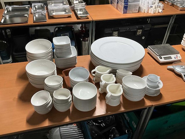 Divers servies - afbeelding 1 van  8