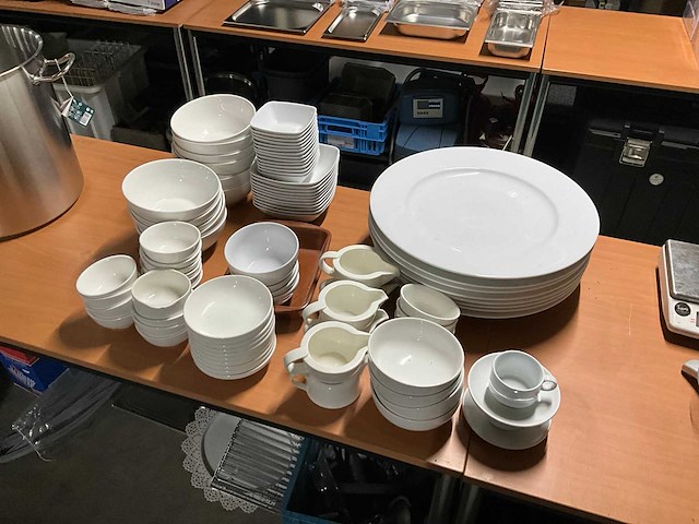 Divers servies - afbeelding 2 van  8