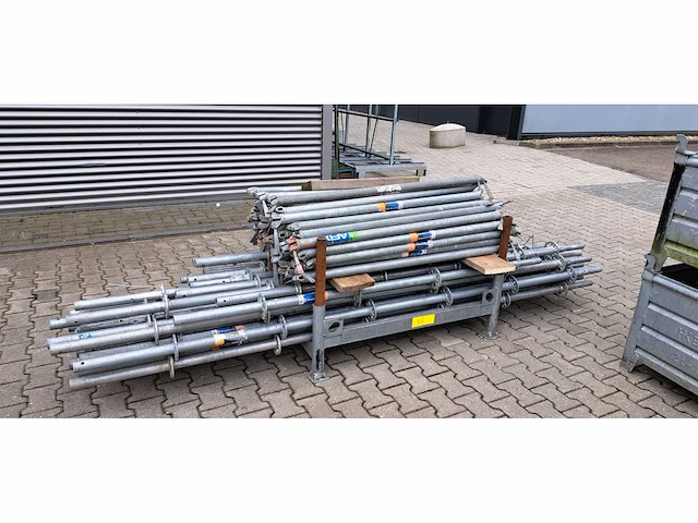 Divers steiger materiaal (148x) - afbeelding 4 van  4