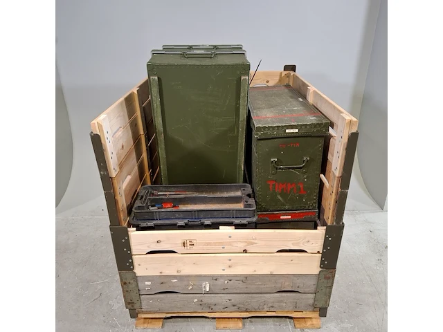 Divers stratenmakers gereedschap - afbeelding 1 van  9