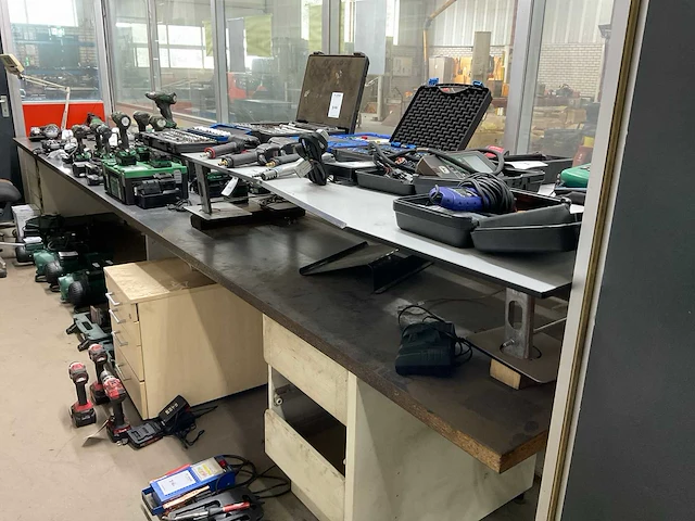 Divers werkplaatsmeubilair - afbeelding 1 van  5