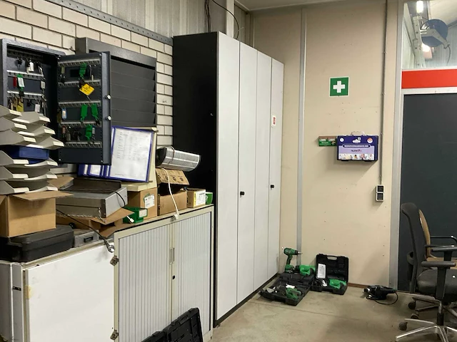 Divers werkplaatsmeubilair - afbeelding 2 van  5