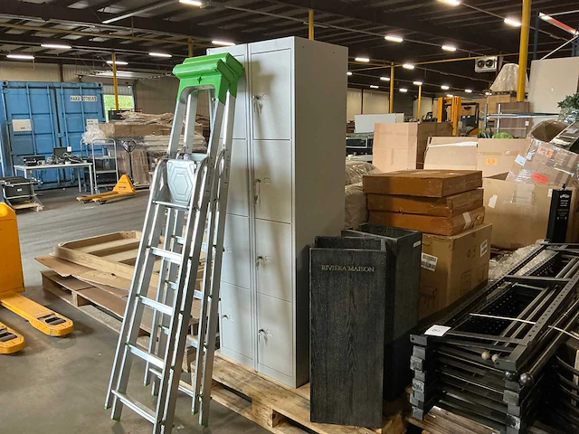 Divers winkel inventaris (6x) - afbeelding 1 van  5