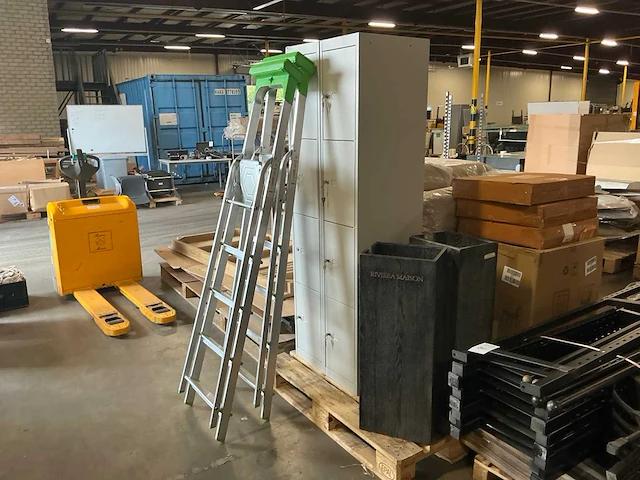 Divers winkel inventaris (6x) - afbeelding 4 van  5