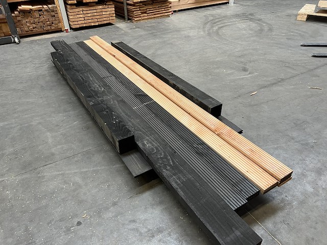 Divers zwart en blank douglas hout - afbeelding 1 van  11