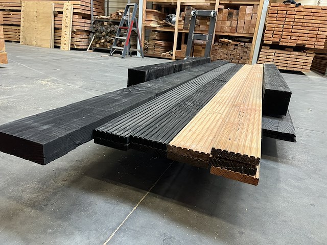 Divers zwart en blank douglas hout - afbeelding 5 van  11