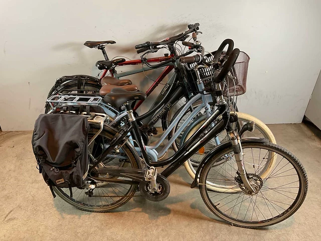 Diverse - damesfiets en herenfiets (5x) - afbeelding 1 van  6