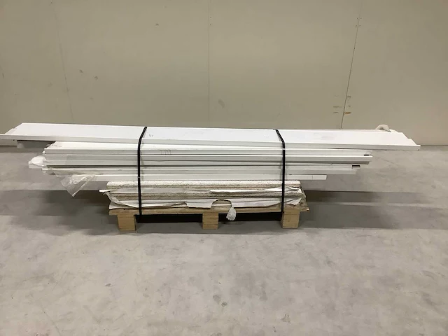 Diverse aannemersmateriaal - afbeelding 1 van  4