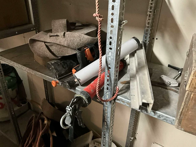 Diverse aannemersmaterialen - afbeelding 18 van  20
