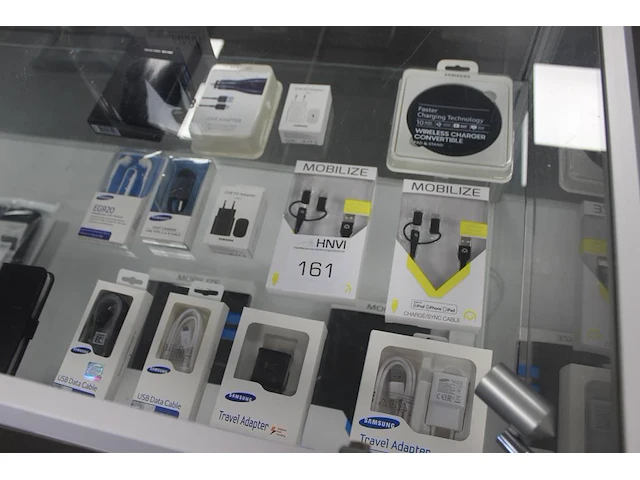 Diverse accessoires vnl. voor samsung w.o. tabletcases, adapters en opladers - afbeelding 1 van  2