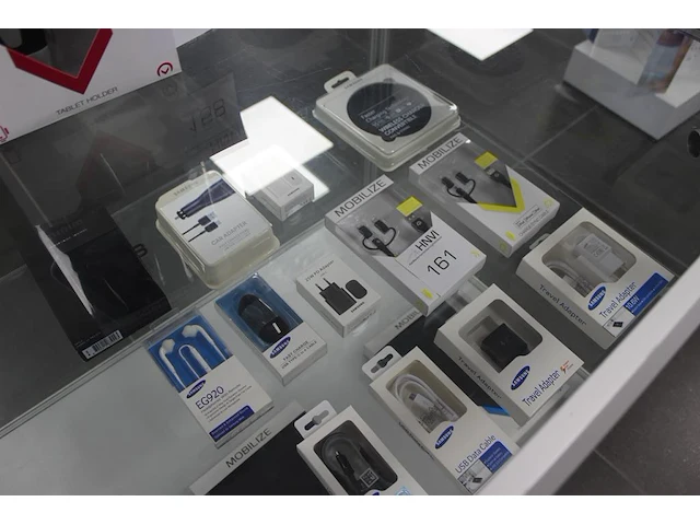 Diverse accessoires vnl. voor samsung w.o. tabletcases, adapters en opladers - afbeelding 2 van  2
