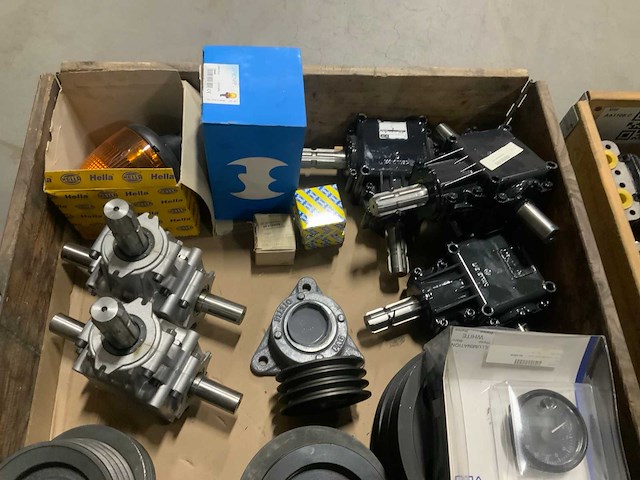 Diverse agrarische machine onderdelen - afbeelding 7 van  12