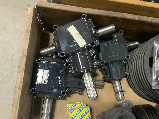 Diverse agrarische machine onderdelen - afbeelding 8 van  12