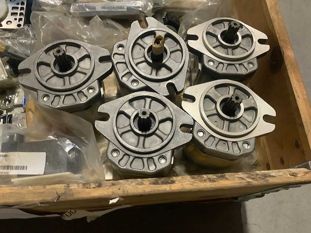 Diverse agrarische machine onderdelen - afbeelding 9 van  12